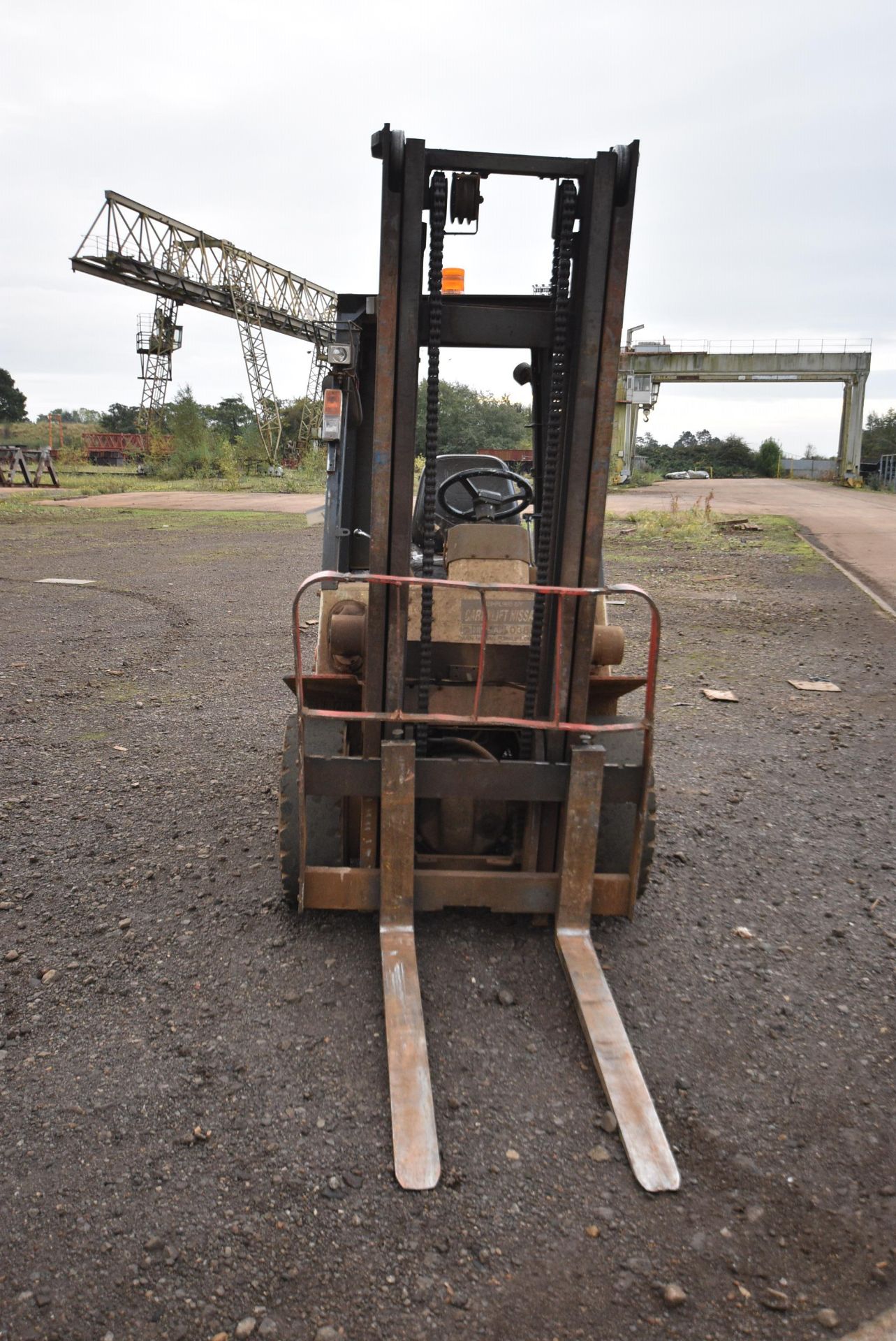 Nissan 30 3000kg cap. Diesel Fork Lift Truck, serial no. 102E, 18808 hours (at time of listing), - Image 3 of 7