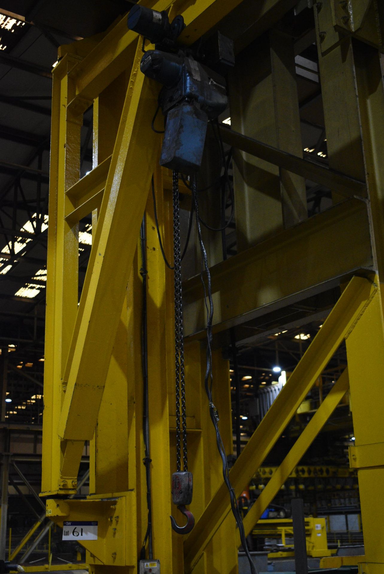 1 ton PILLAR JIB CRANE, with Morris chain block an - Image 3 of 7