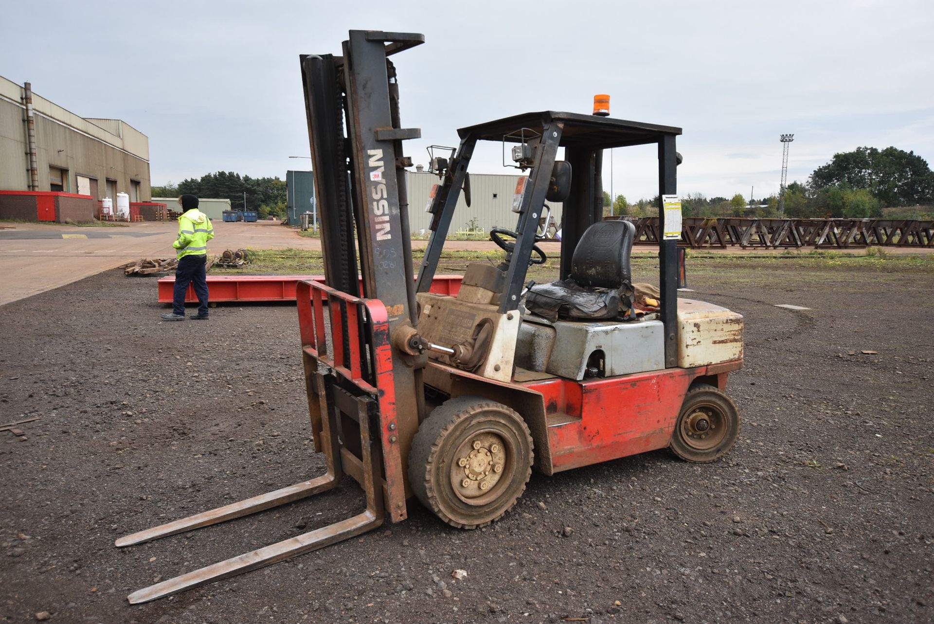 Nissan 30 3000kg cap. Diesel Fork Lift Truck, serial no. 102E, 18808 hours (at time of listing), - Image 4 of 7