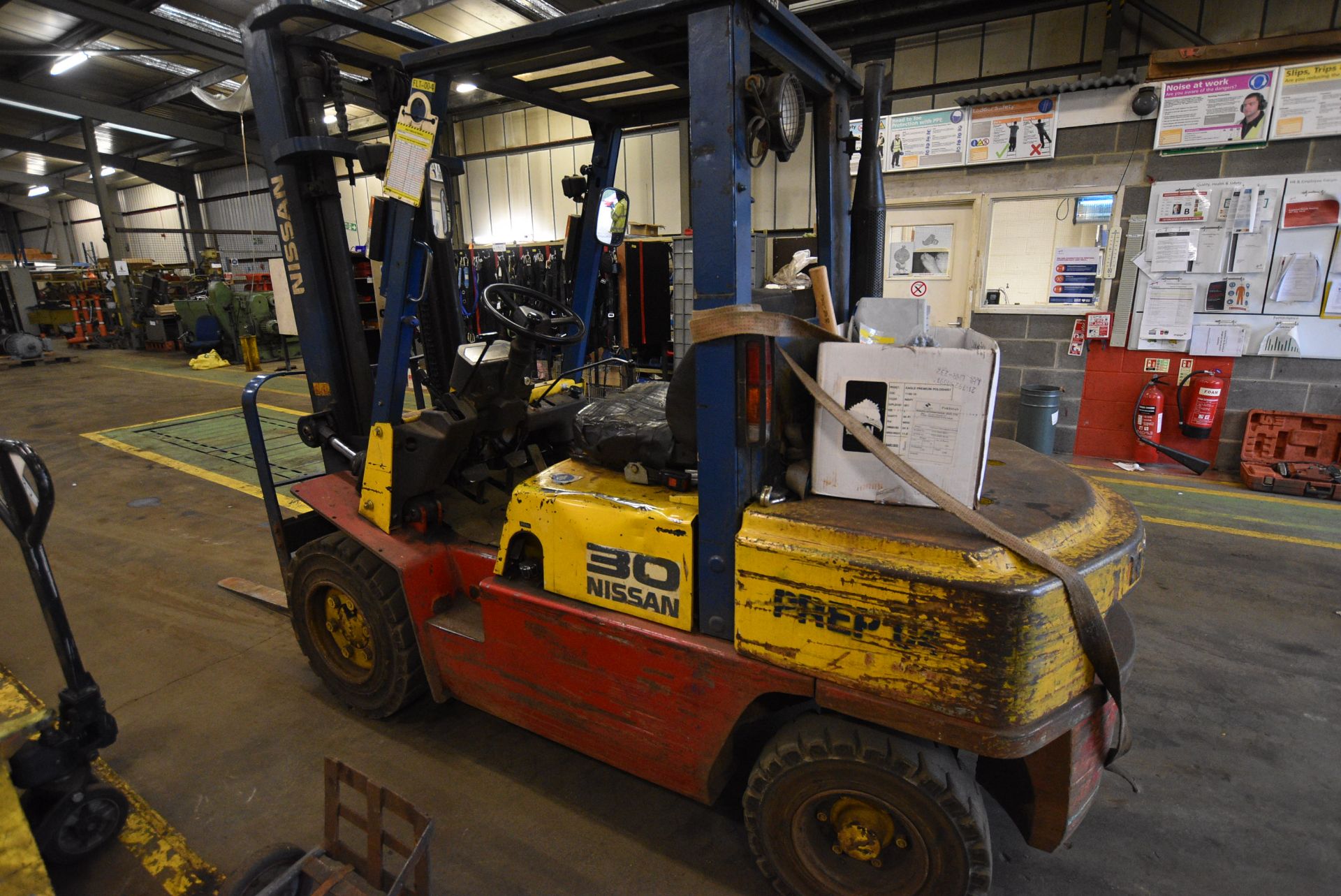 Nissan 30 3000kg cap. Diesel Fork Lift Truck, year - Image 5 of 7