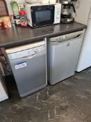 Indesit IDS 105 Under the Counter DishwasherPlease read the following important notes:- ***