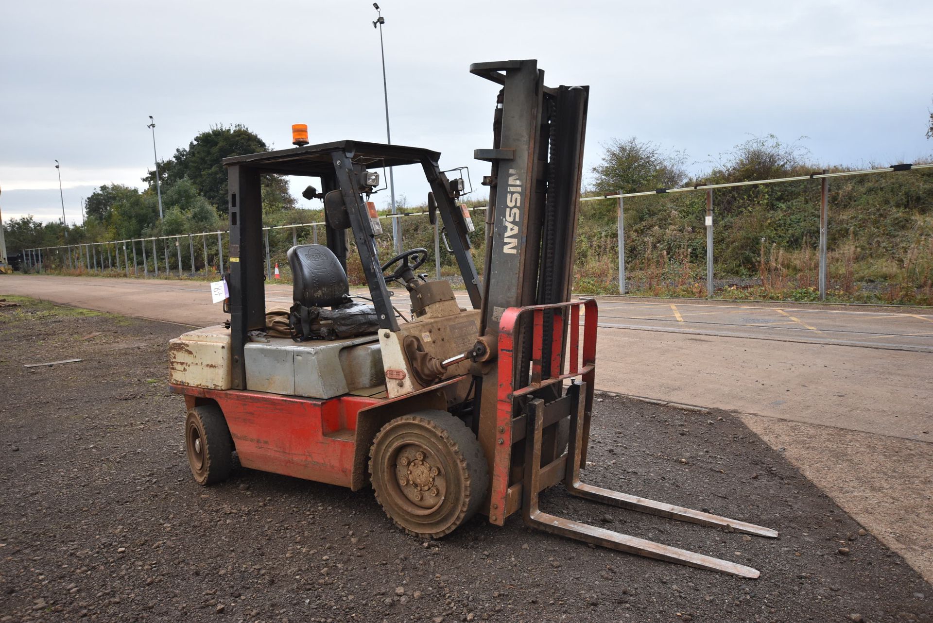 Nissan 30 3000kg cap. Diesel Fork Lift Truck, serial no. 102E, 18808 hours (at time of listing), - Image 2 of 7