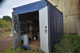 Portable Jack Leg Storage Cabin, approx. 5m x 2.5m x 2.8m high, with contentsPlease read the