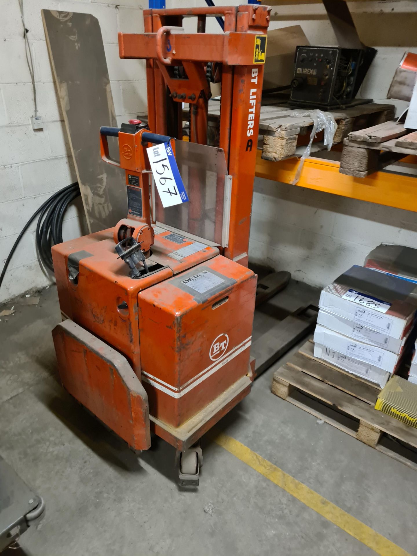 BT 105634 Electric Pedestrian Operated Pallet Truck, with Rolatruc RD70 chargerPlease read the