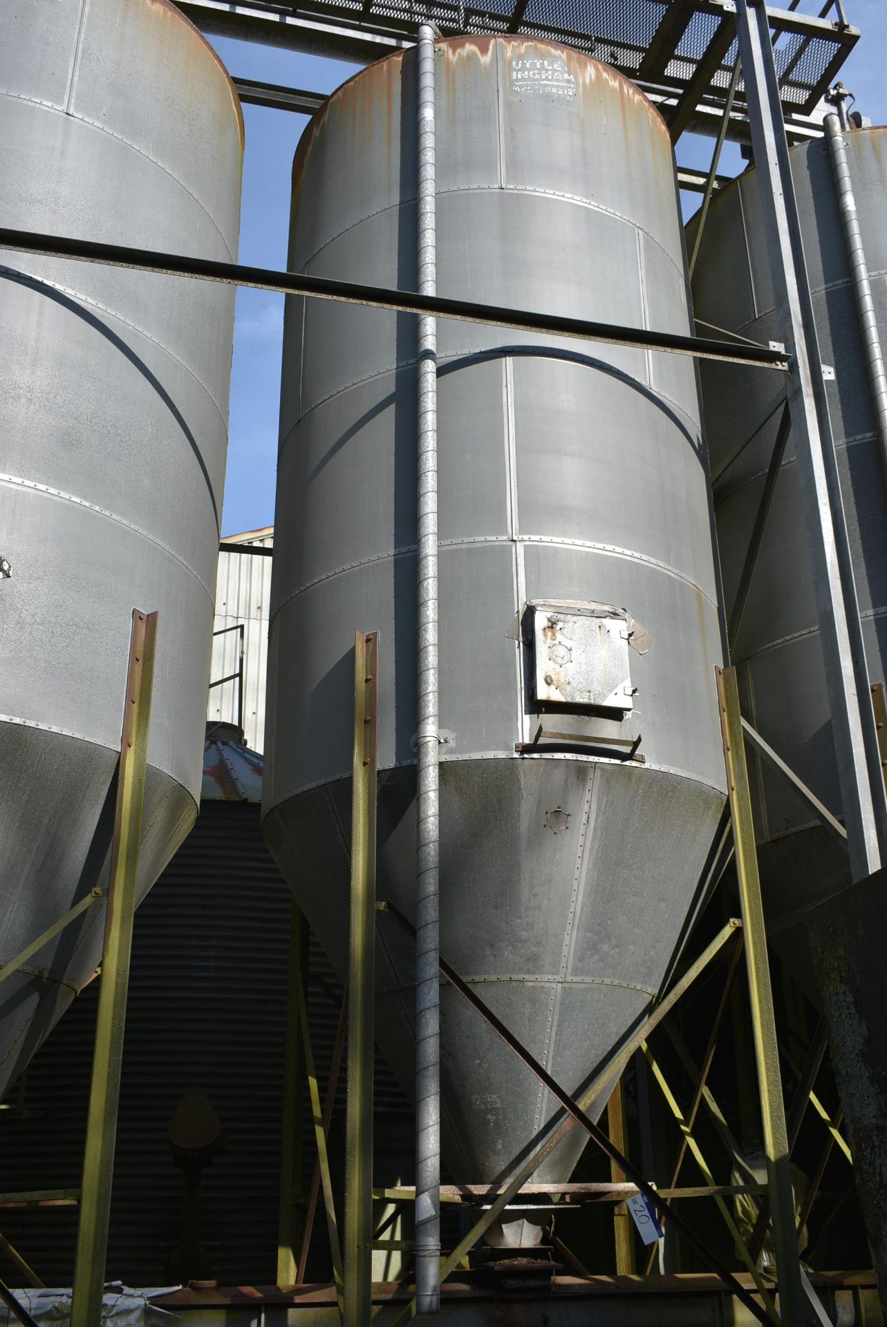 Uttley 18-20 tonne (rape capacity) Galvanised Steel Storage Silo, approx. 2.8m dia. x approx. 8m