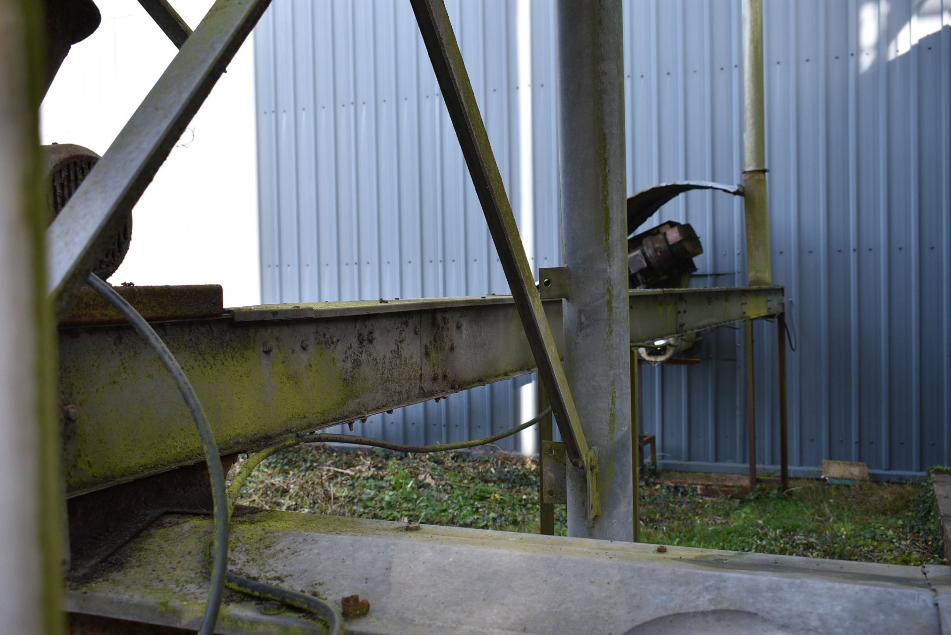 Carier Galvanised Steel Cased approx. 200mm Chain & Flight Conveyor, approx. 7.5m long, with - Image 4 of 4