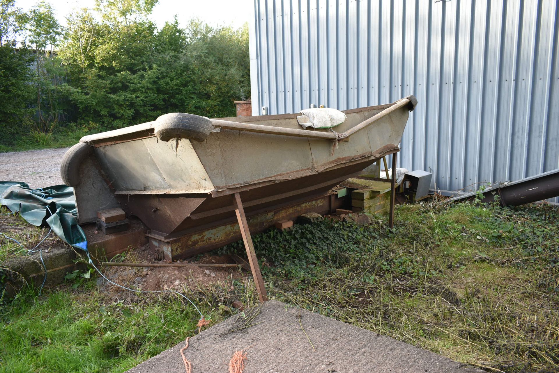 Steel Intake Hopper, approx. 2.8m x 1.8m x 1m deep, fitted with approx. 300mm dia. taper screw - Image 7 of 8