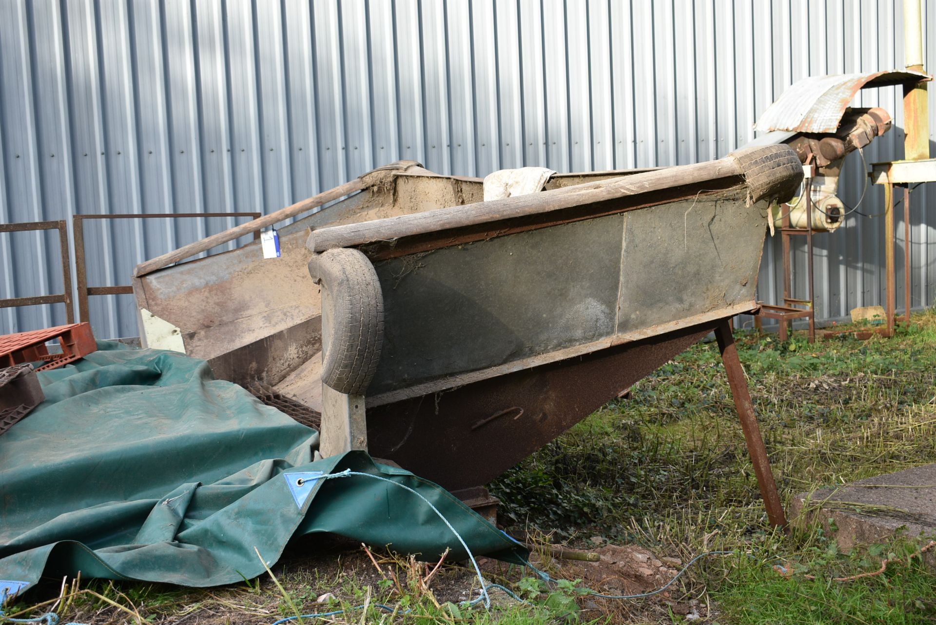 Steel Intake Hopper, approx. 2.8m x 1.8m x 1m deep, fitted with approx. 300mm dia. taper screw - Image 6 of 8