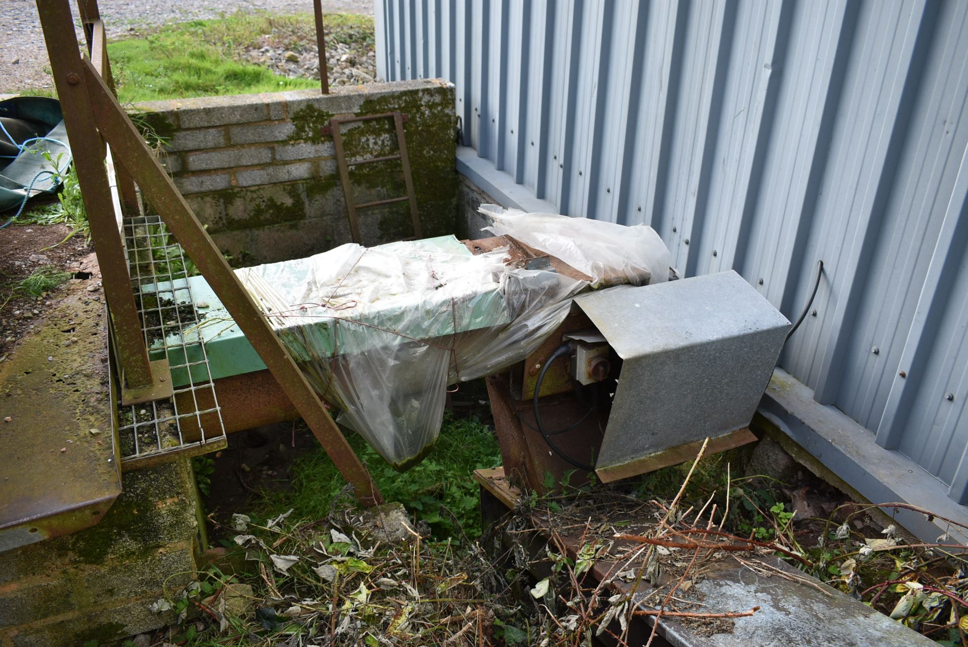 Steel Intake Hopper, approx. 2.8m x 1.8m x 1m deep, fitted with approx. 300mm dia. taper screw - Image 8 of 8