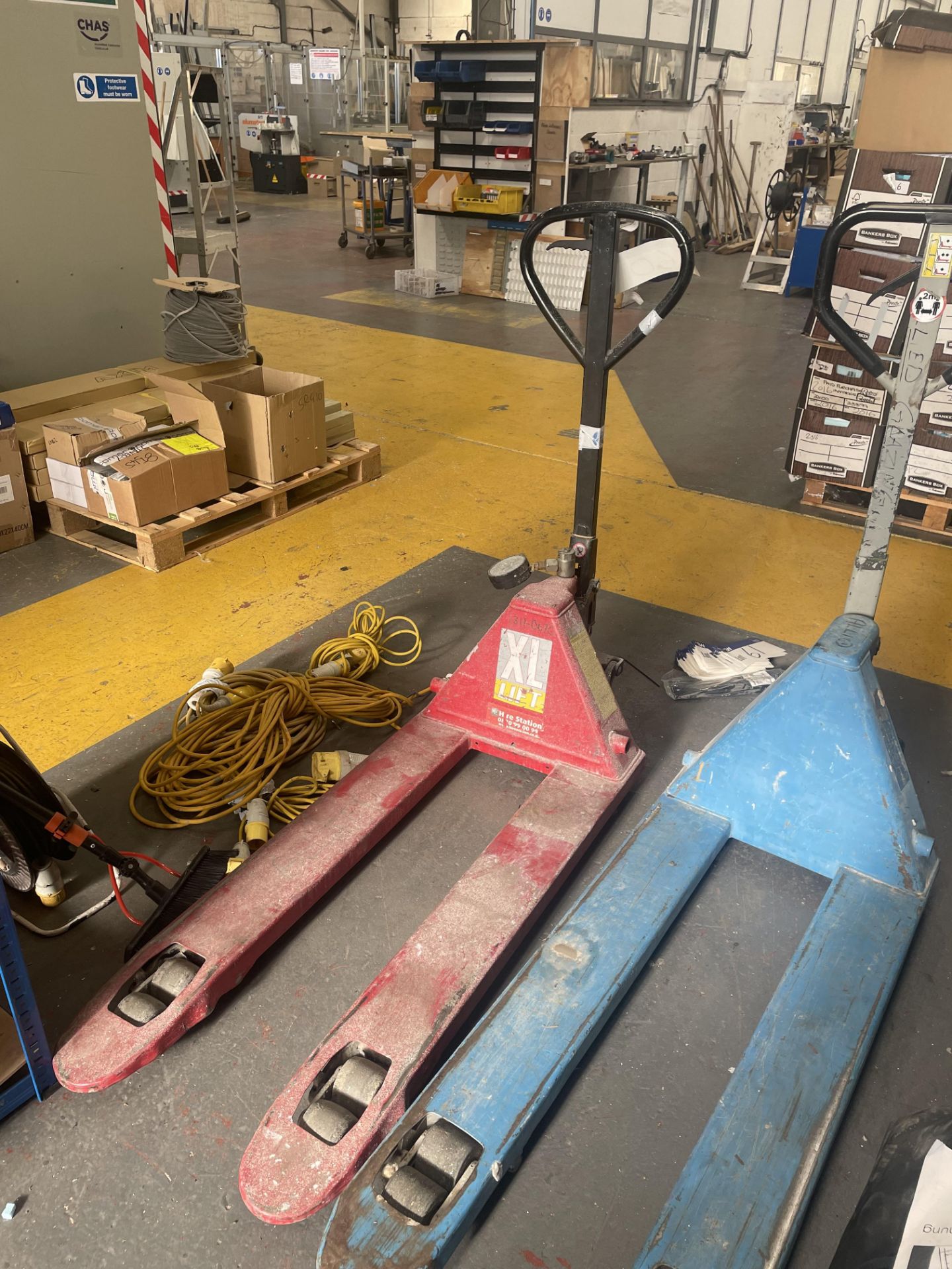 Excel Lift 2500kg Hand Hydraulic Pallet Truck, forks approx. 1.1m longPlease read the following - Image 3 of 3