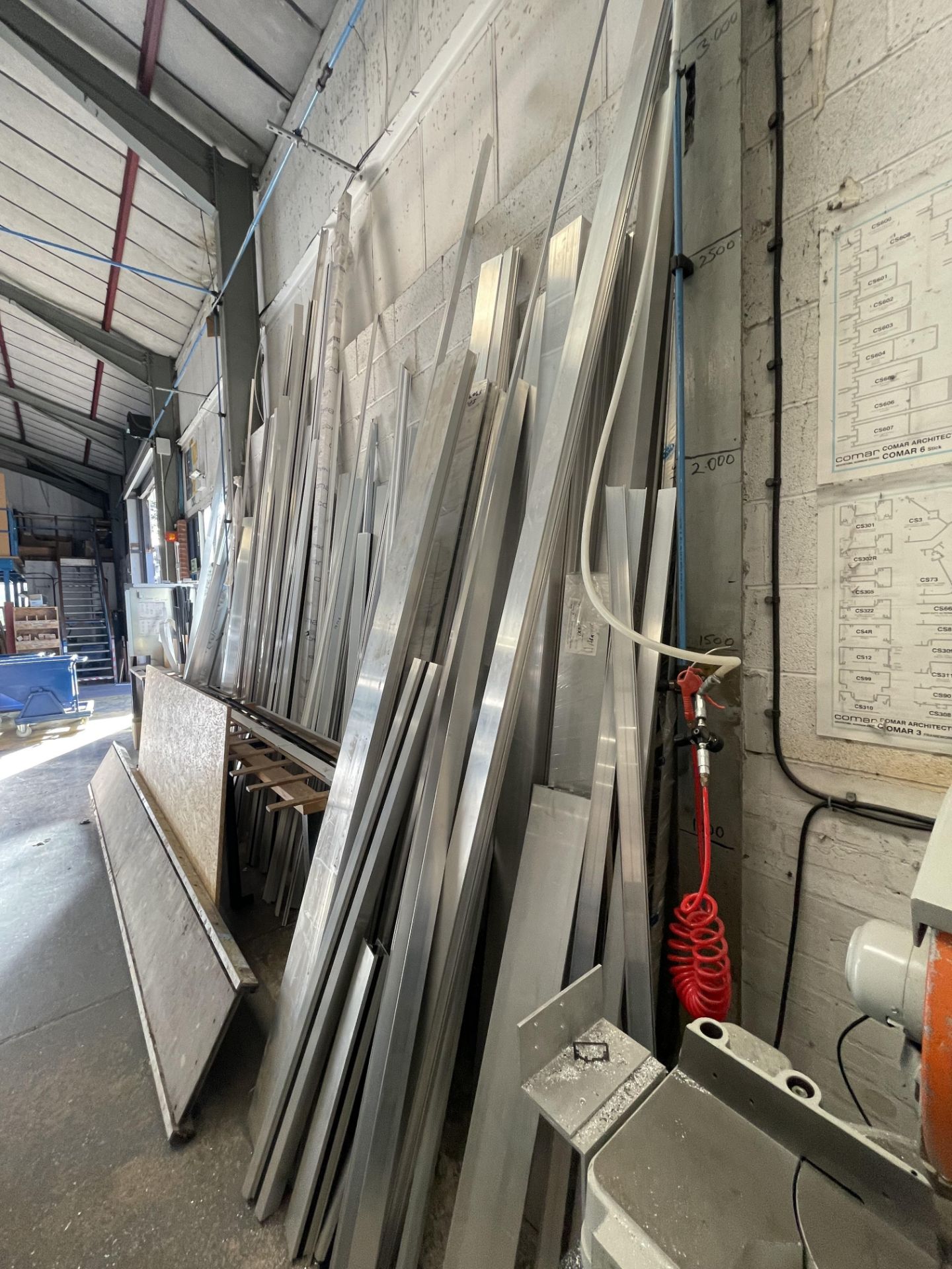 Assorted Lengths of Aluminium Glazing Profile, as set out against wallPlease read the following - Image 4 of 4