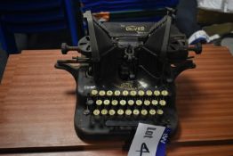 Oliver No. 5 Standard Visible Typewriter (note thi