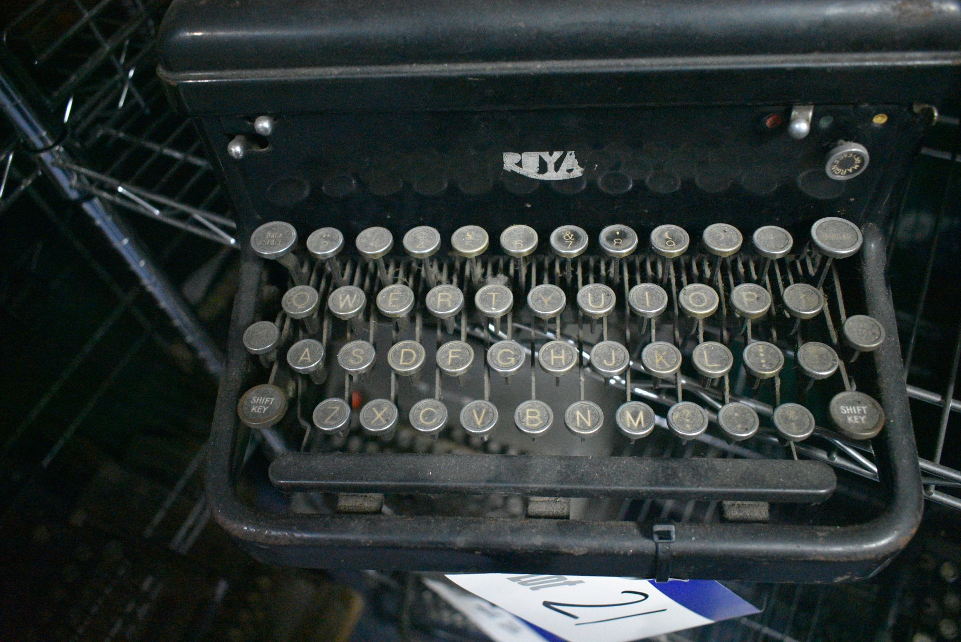 Reya TYPEWRITER (note this lot is not subject to v - Image 4 of 4