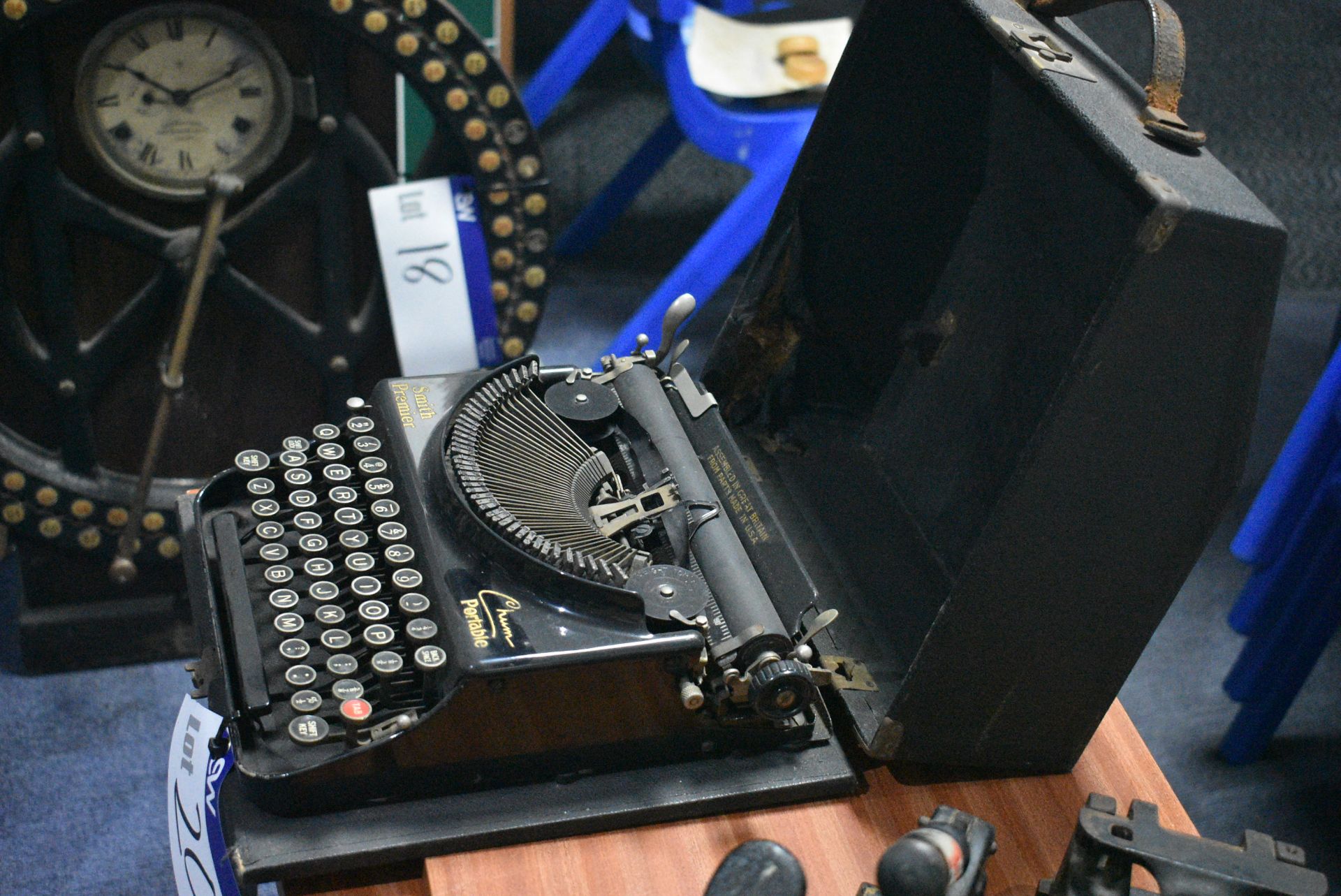 Smith Premier CHUM PORTABLE TYPEWRITER, with carry - Image 4 of 5