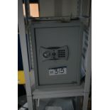 Safewell Key/ Combination Safe (understood to be u