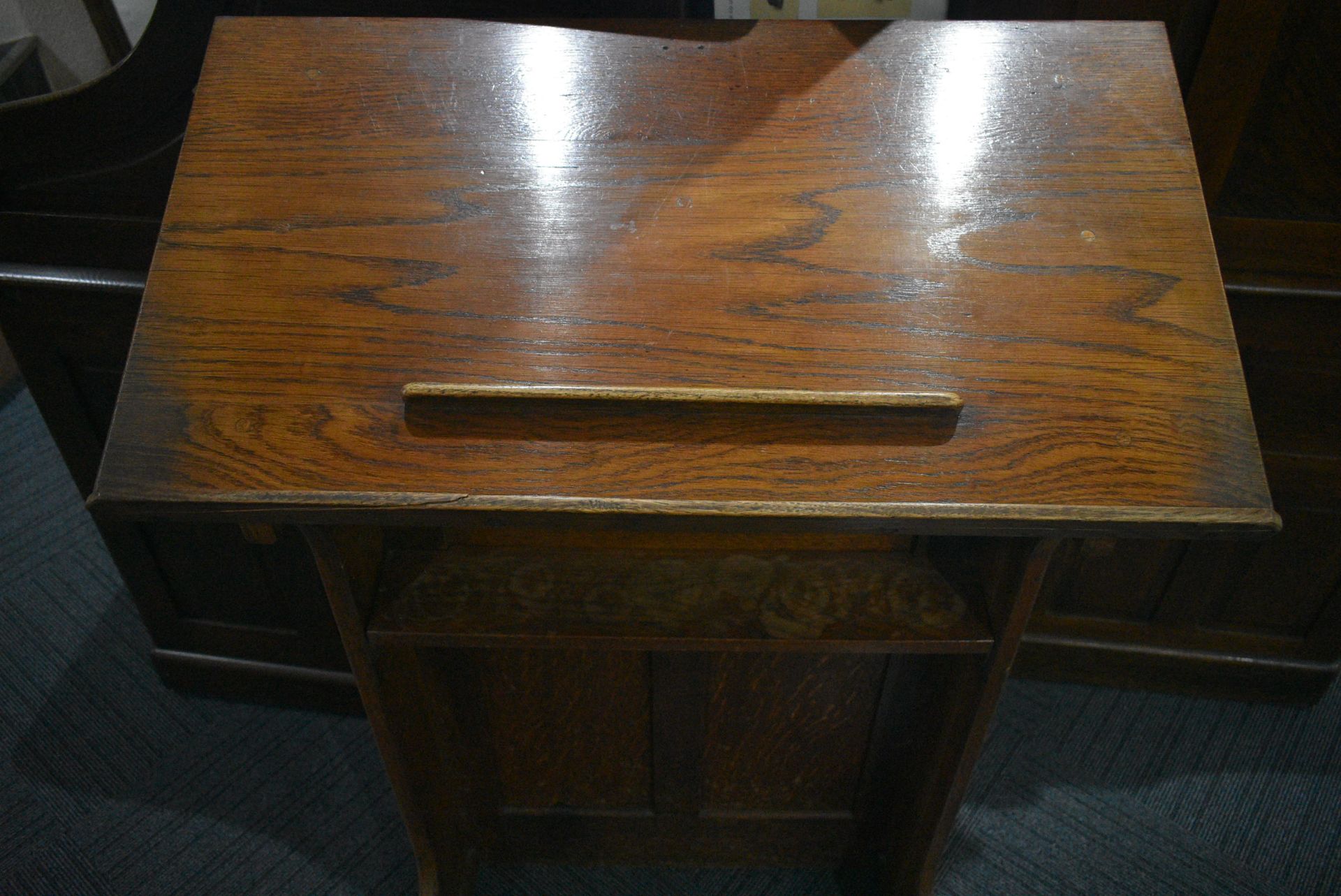 OAK LECTERN, approx. 760mm x 400mm x 1.1m high (no - Image 5 of 5