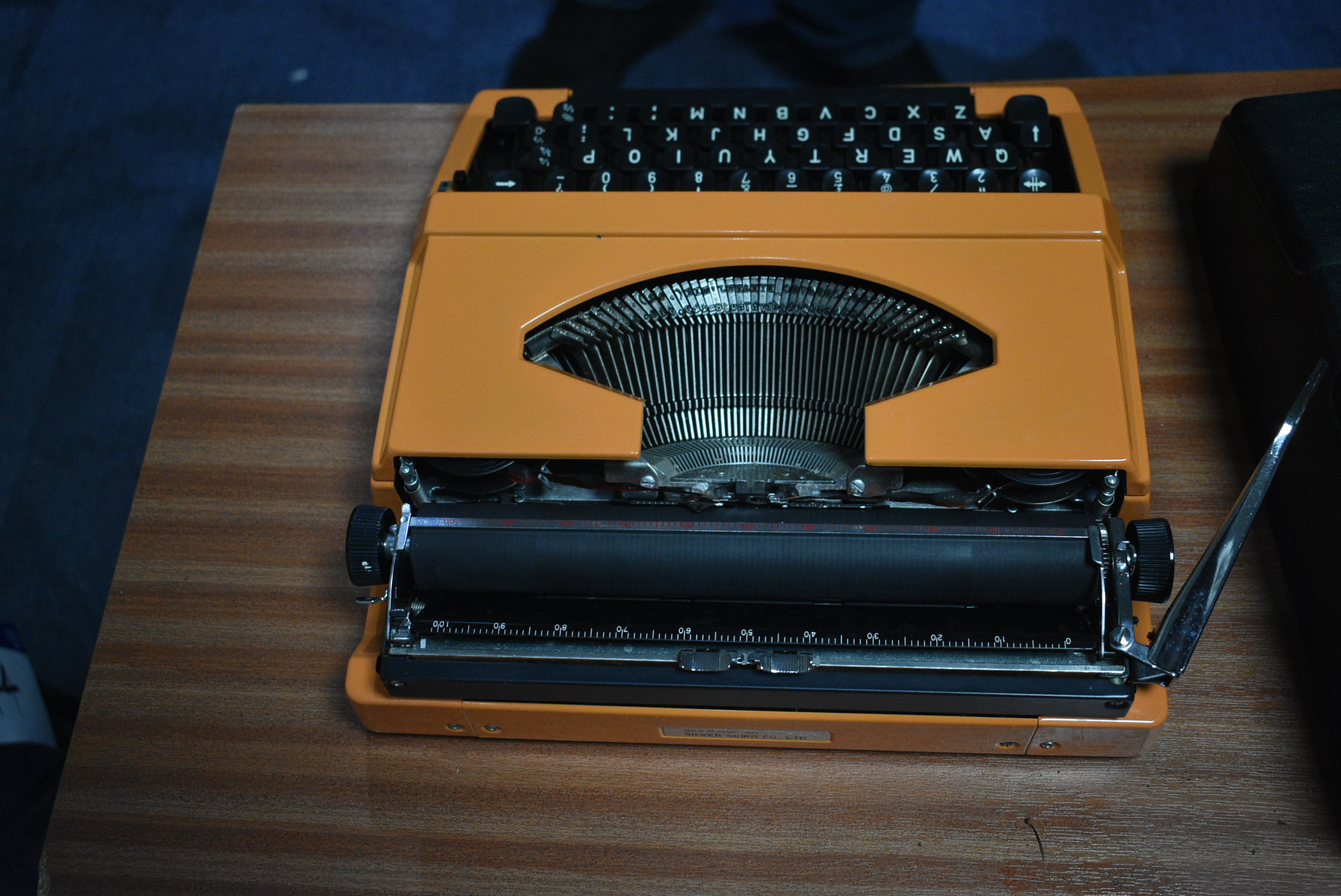Silver-Reed 100 Portable Typewriter (note this lot - Image 2 of 3