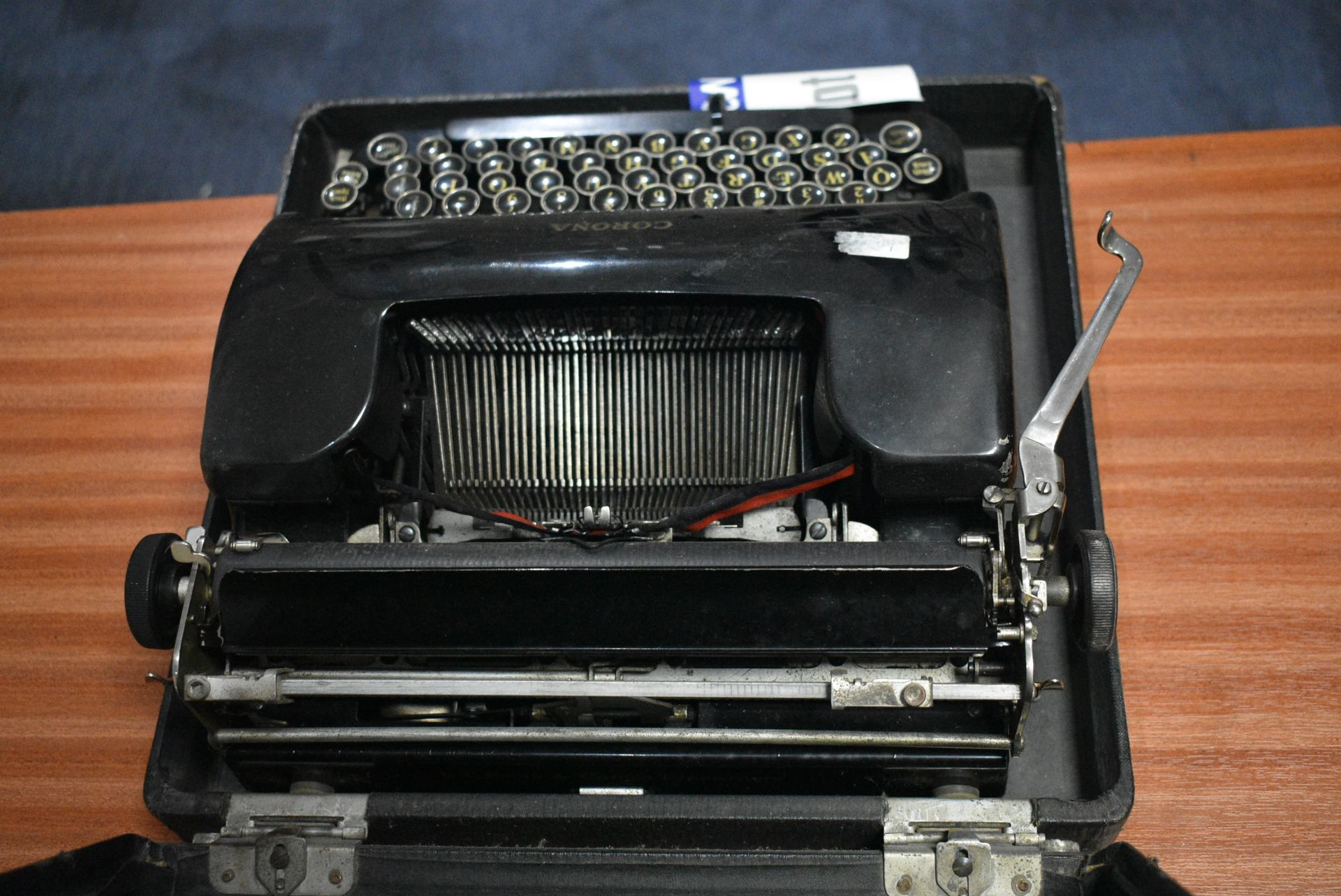 Corona Portable Typewriter, with case (note this l - Image 2 of 3