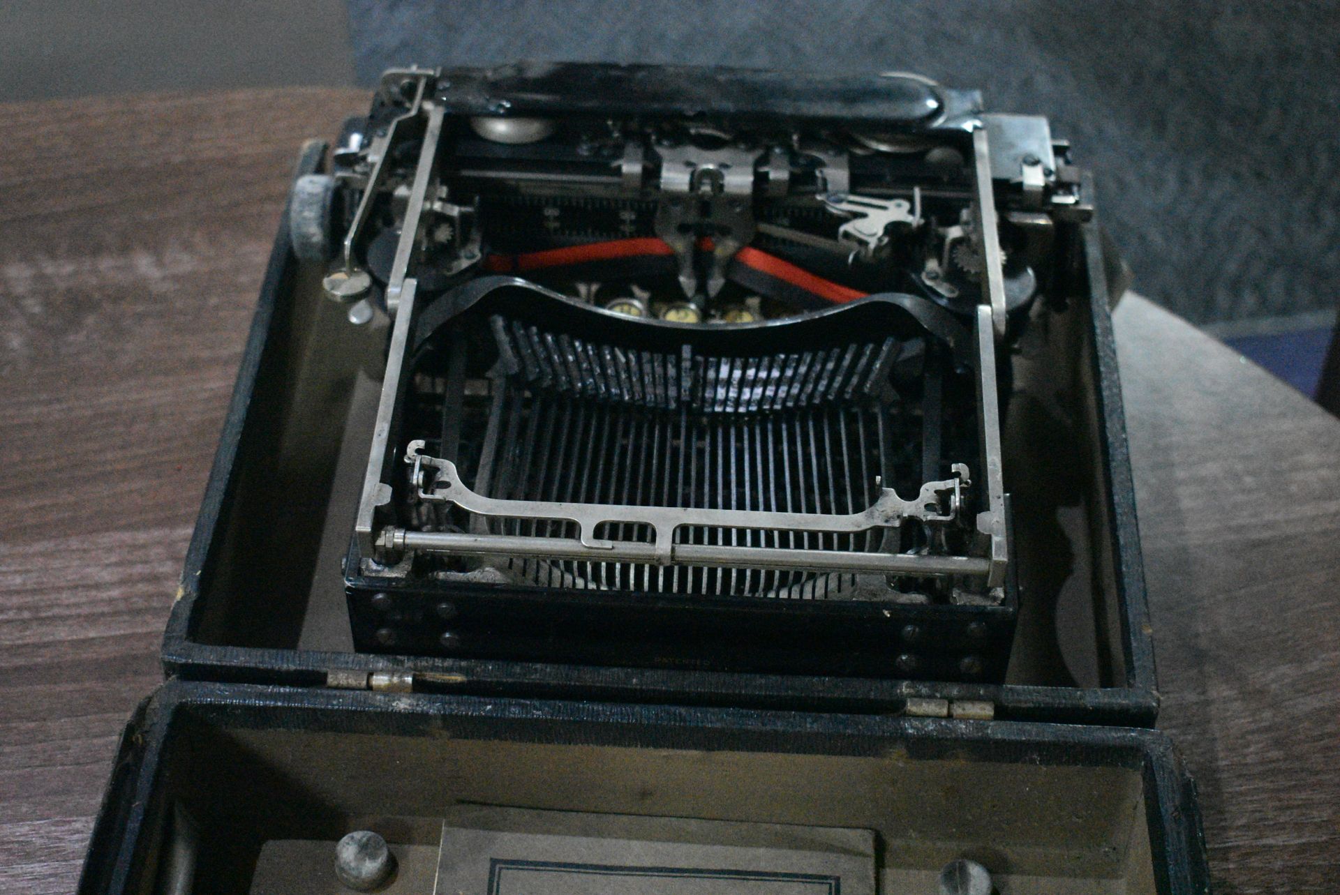 Corona Portable Typewriter, with carry case (note - Image 3 of 4