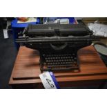 Underwood Wide Carriage Typewriter (note this lot