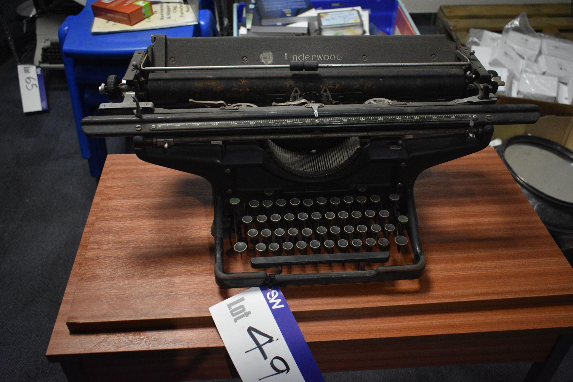 Underwood Wide Carriage Typewriter (note this lot