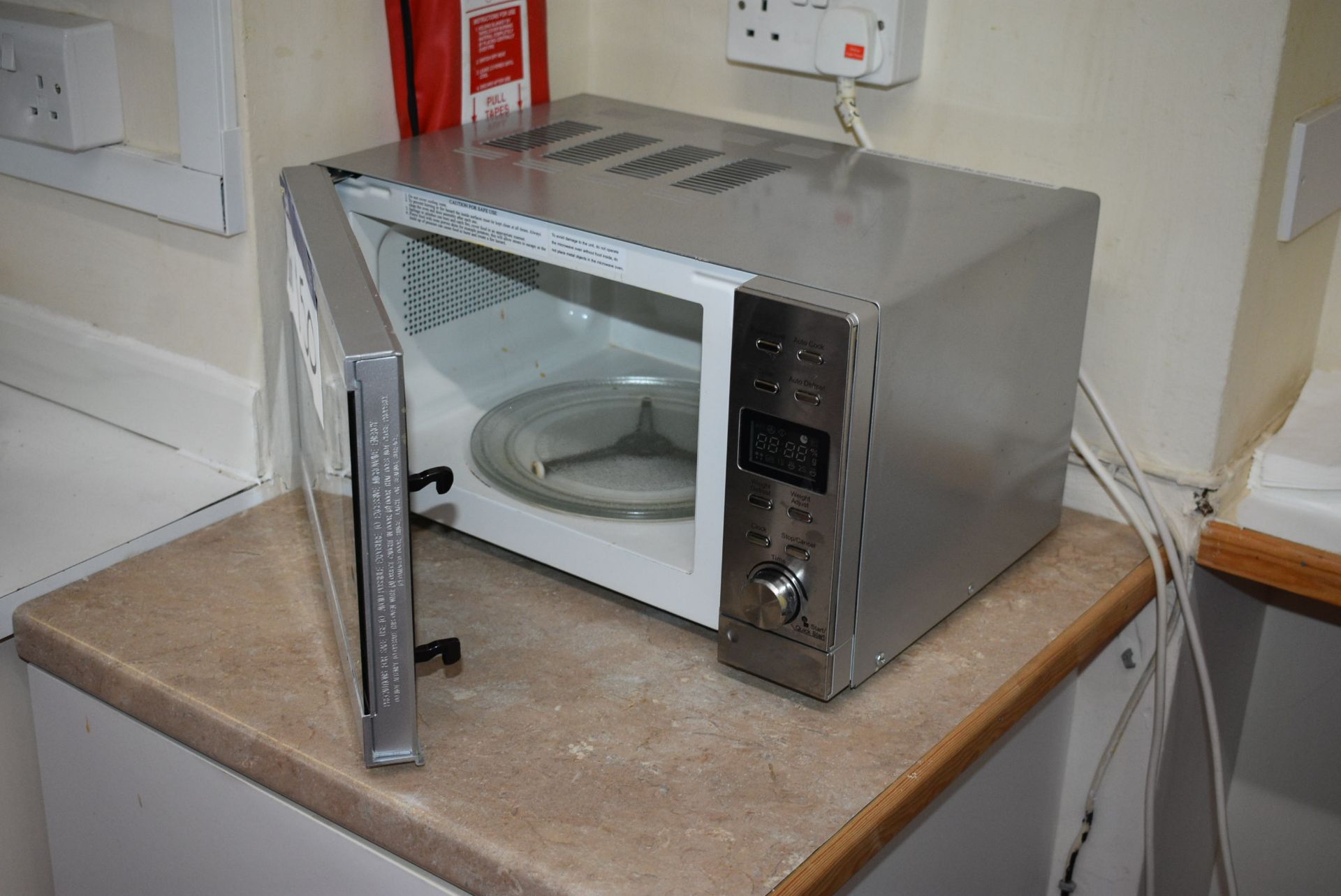 Microwave OvenPlease read the following important notes:- ***Overseas buyers - All lots are sold - Image 2 of 2