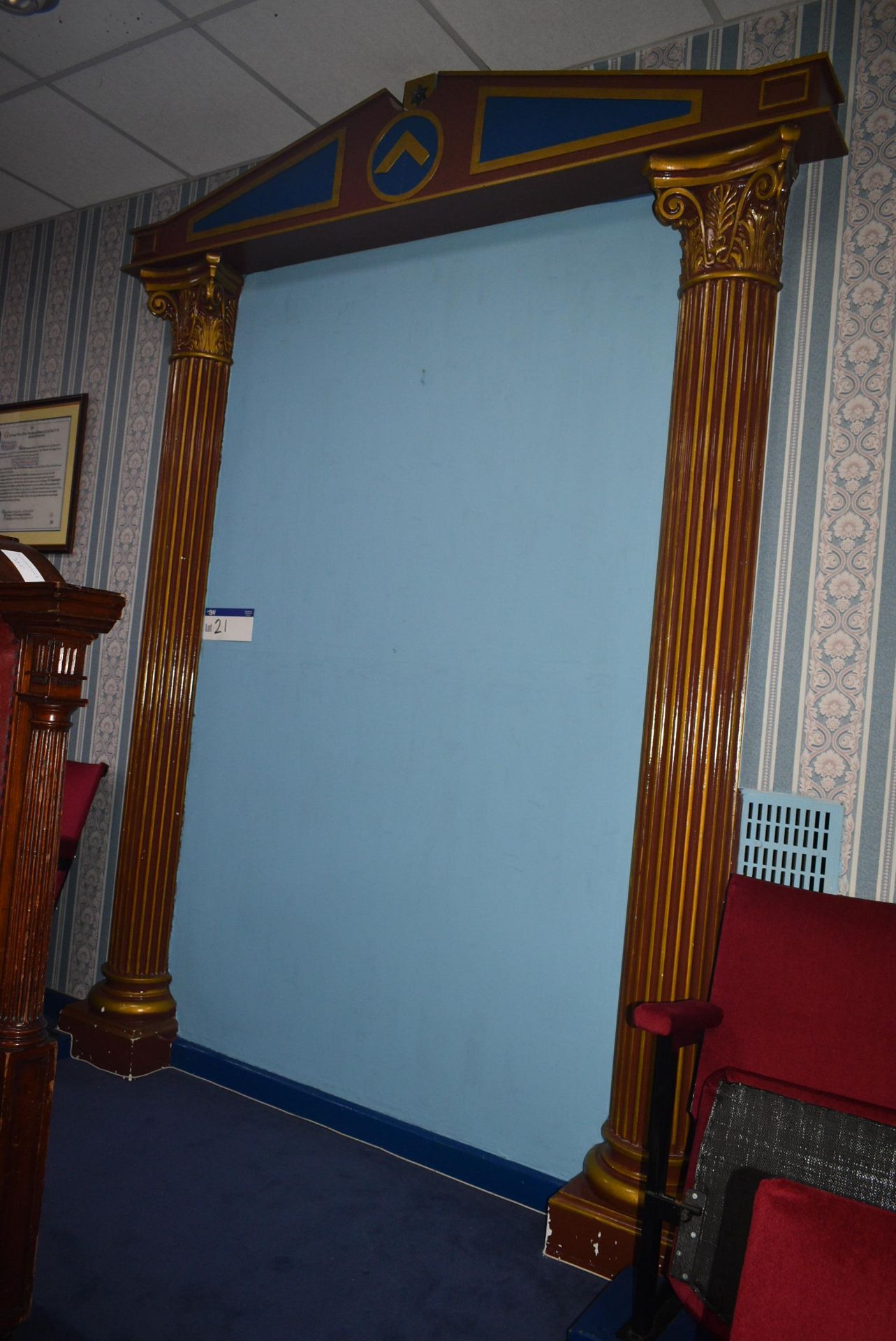 Decorative Arch, approx. 2m x 2.8m high (note – purchaser responsible for dismantling)Please read