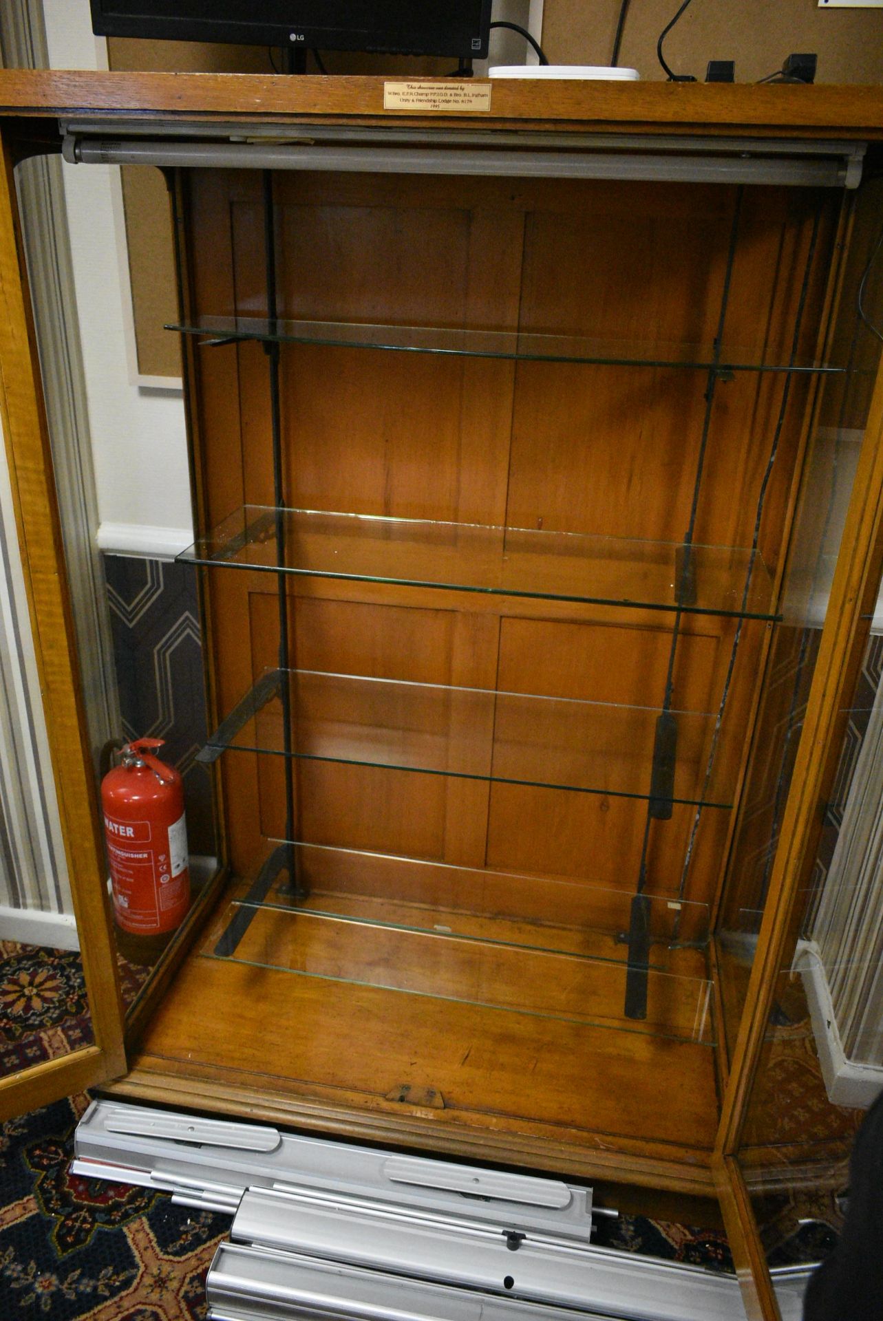 DOUBLE DOOR FRAMED DISPLAY CABINET, approx. 1.12m x 570mm x 1.65 high, with glazed shelving ( - Image 2 of 3