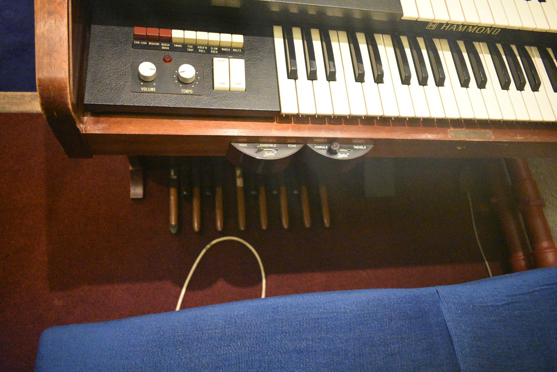 Electronic Organ, with stoolPlease read the following important notes:- ***Overseas buyers - All - Image 4 of 5