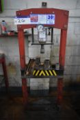 Sealey YK30 30T cap. HYDRAULIC WORKSHOP PRESS, 540mm wide between columnsPlease read the following