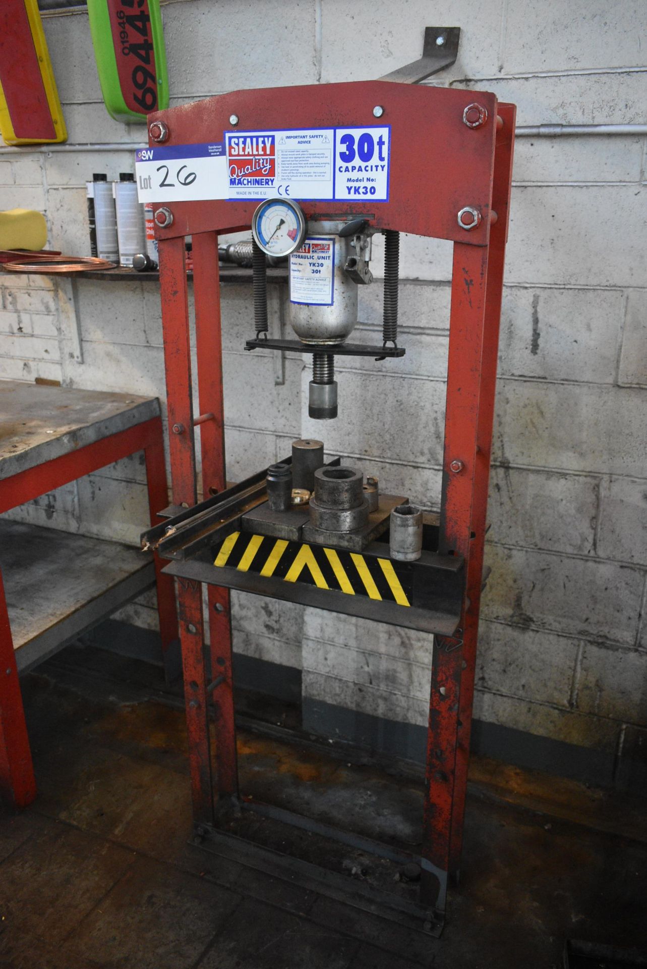 Sealey YK30 30T cap. HYDRAULIC WORKSHOP PRESS, 540mm wide between columnsPlease read the following - Image 2 of 4