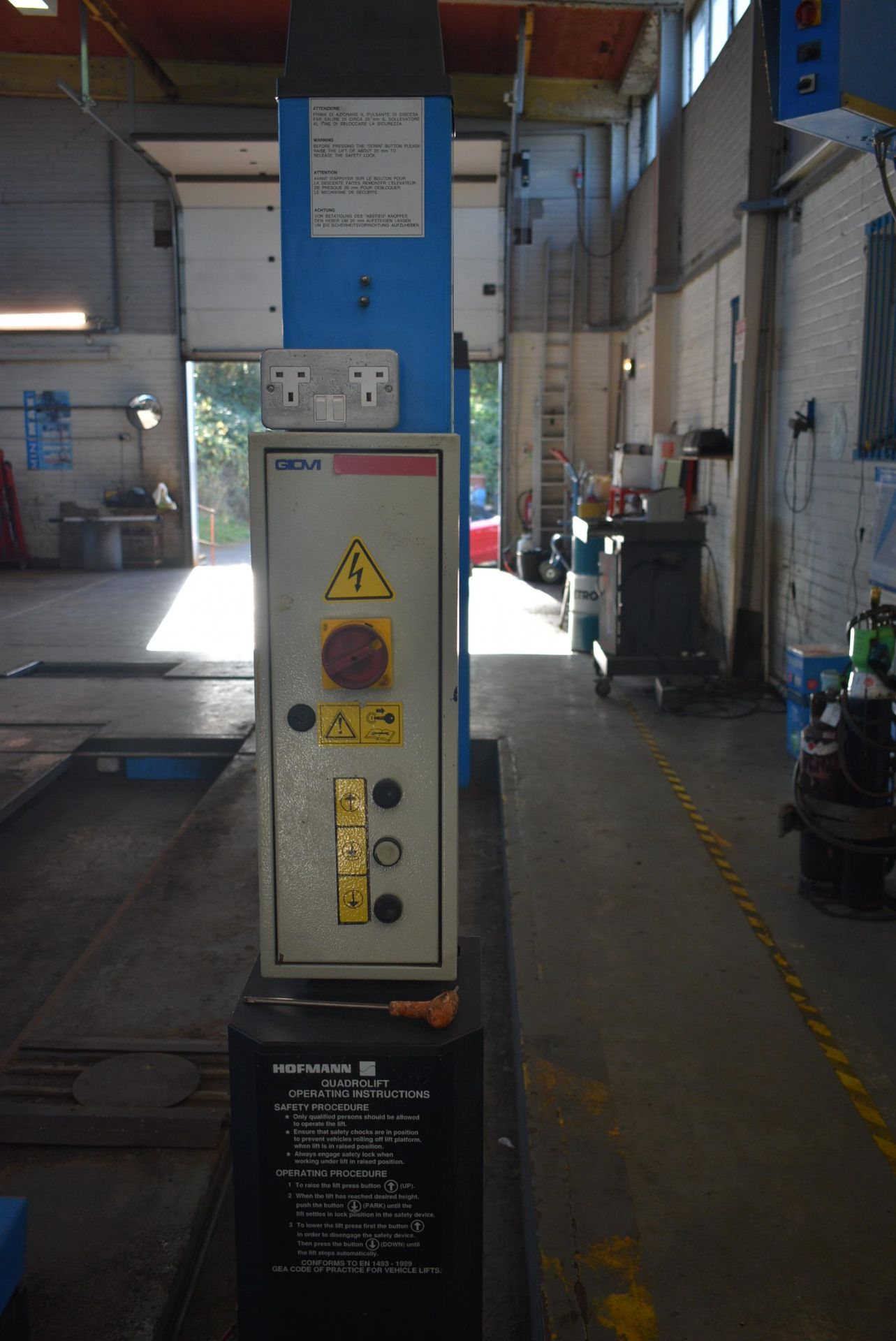 Hofmann 450N 4000kg cap. FOUR POST VEHICLE LIFT, serial no. A102053, year of manufacture 2002 ( - Image 4 of 8