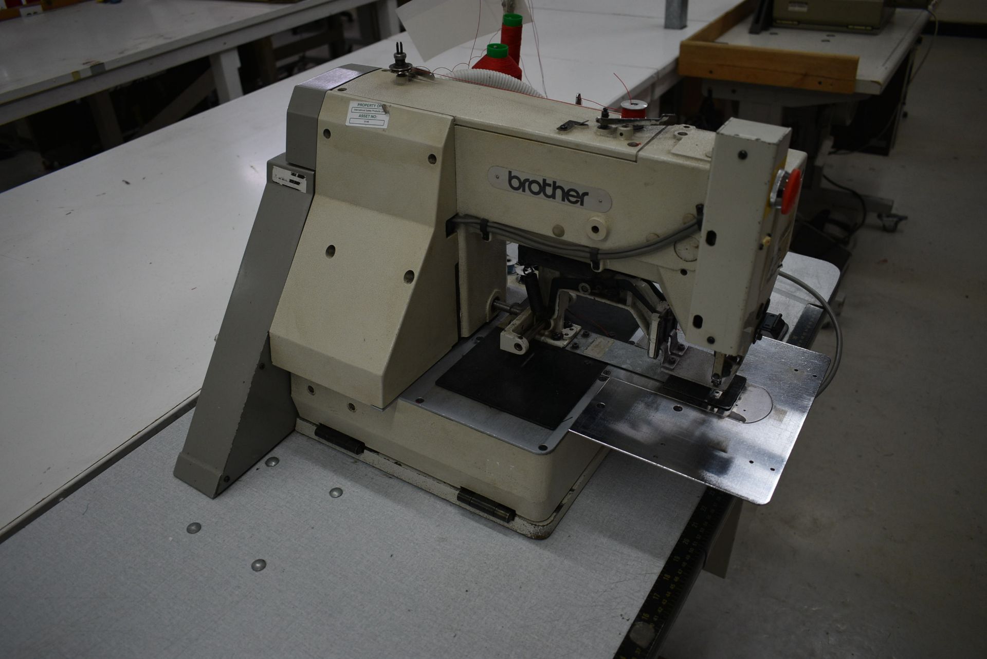 Brother BAS-304A-111 PROGRAMMABLE SEWING MACHINE, serial no. G5579547, with BAS-304A control, 230V - Image 3 of 8