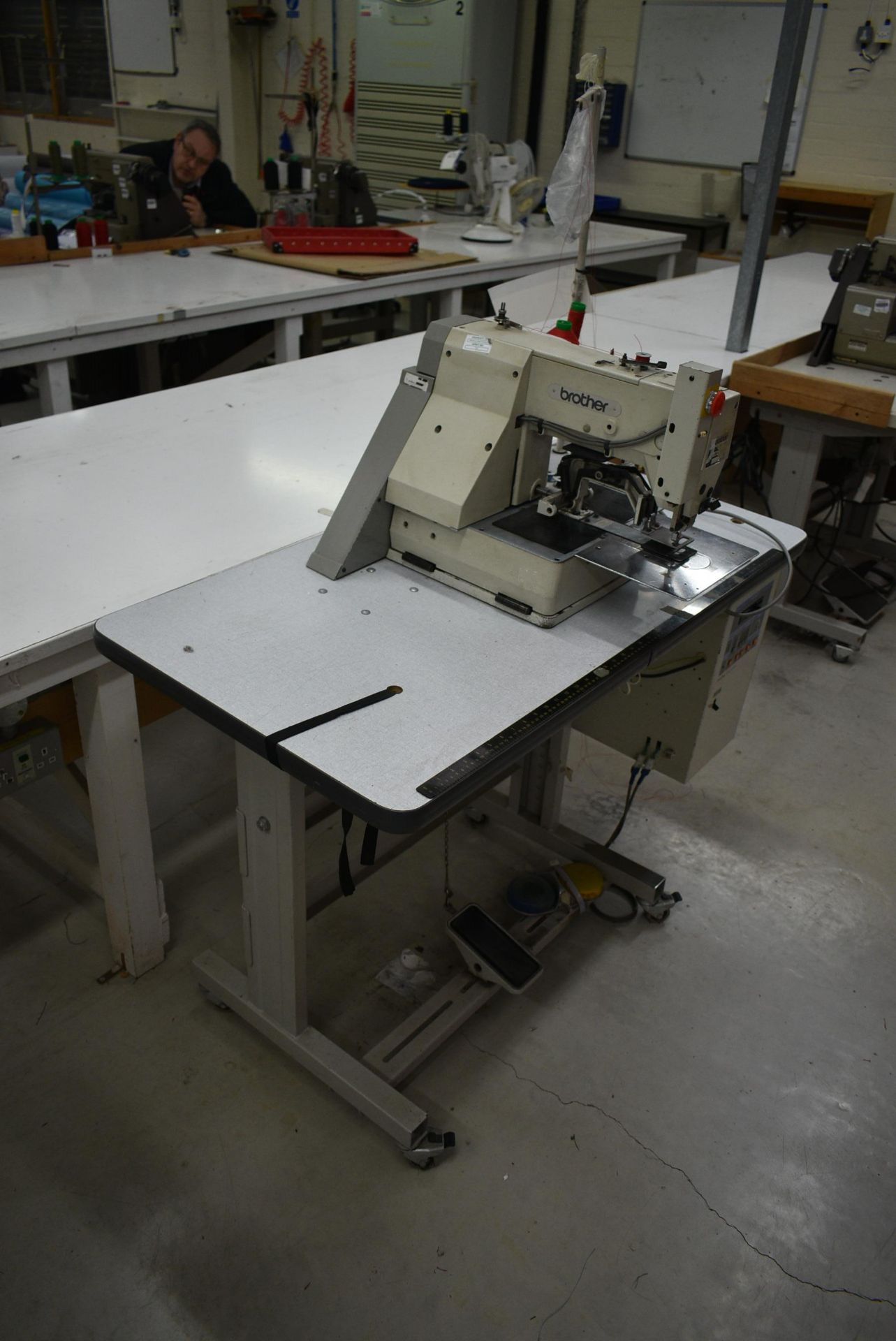 Brother BAS-304A-111 PROGRAMMABLE SEWING MACHINE, serial no. G5579547, with BAS-304A control, 230V - Image 2 of 8