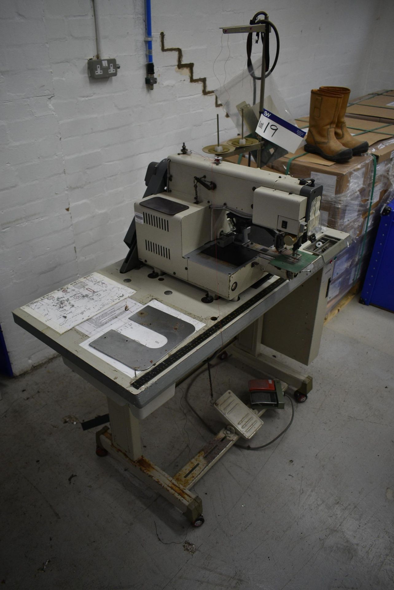 Mitsubishi PLK-A1006 PROGRAMMABLE SEWING MACHINE, with Limi-Stop Z electric motor, PLK-A control and - Image 2 of 7