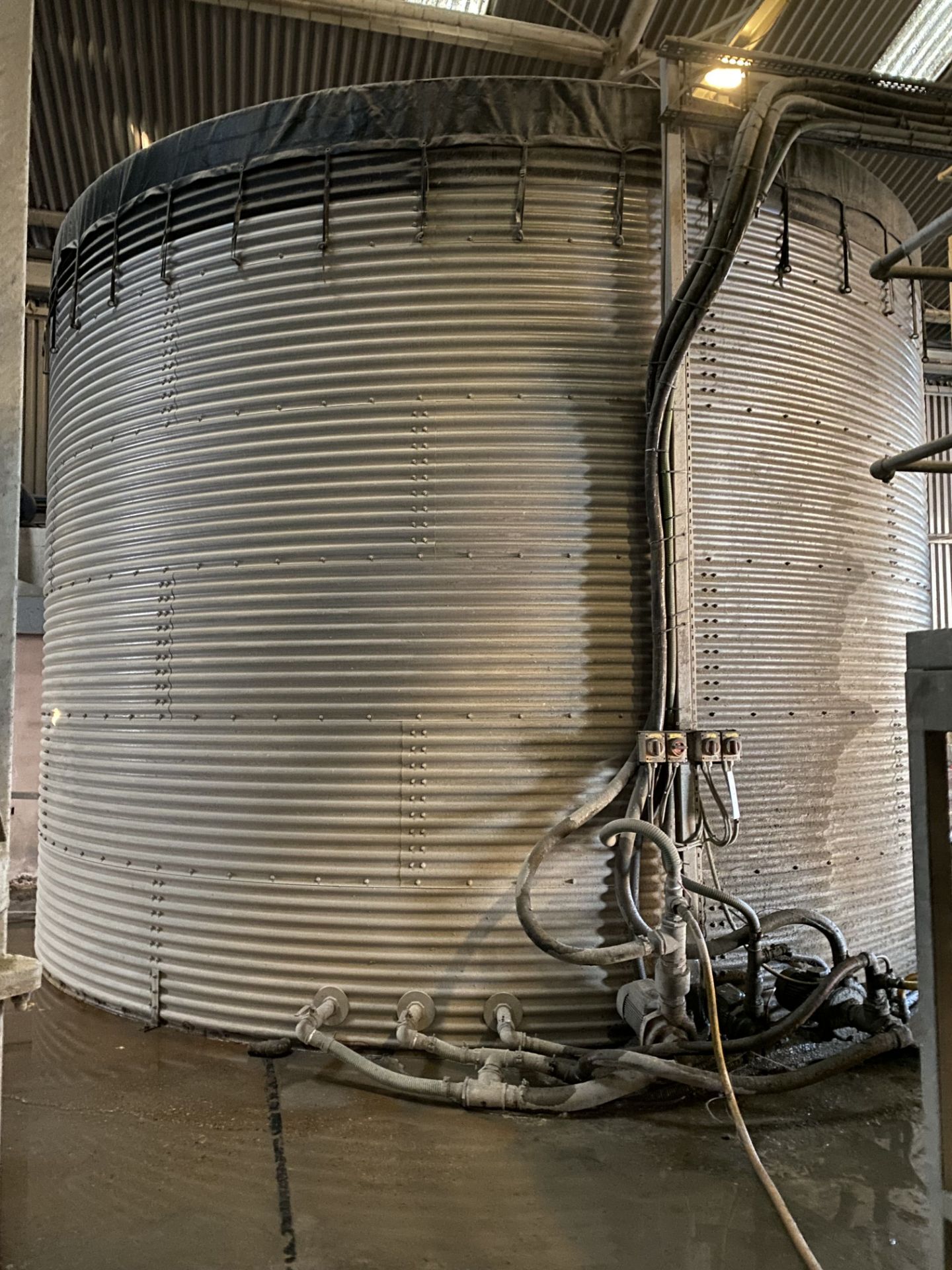 CORRUGATED GALVANISED STEEL WATER STORAGE TANK, ap - Image 2 of 3