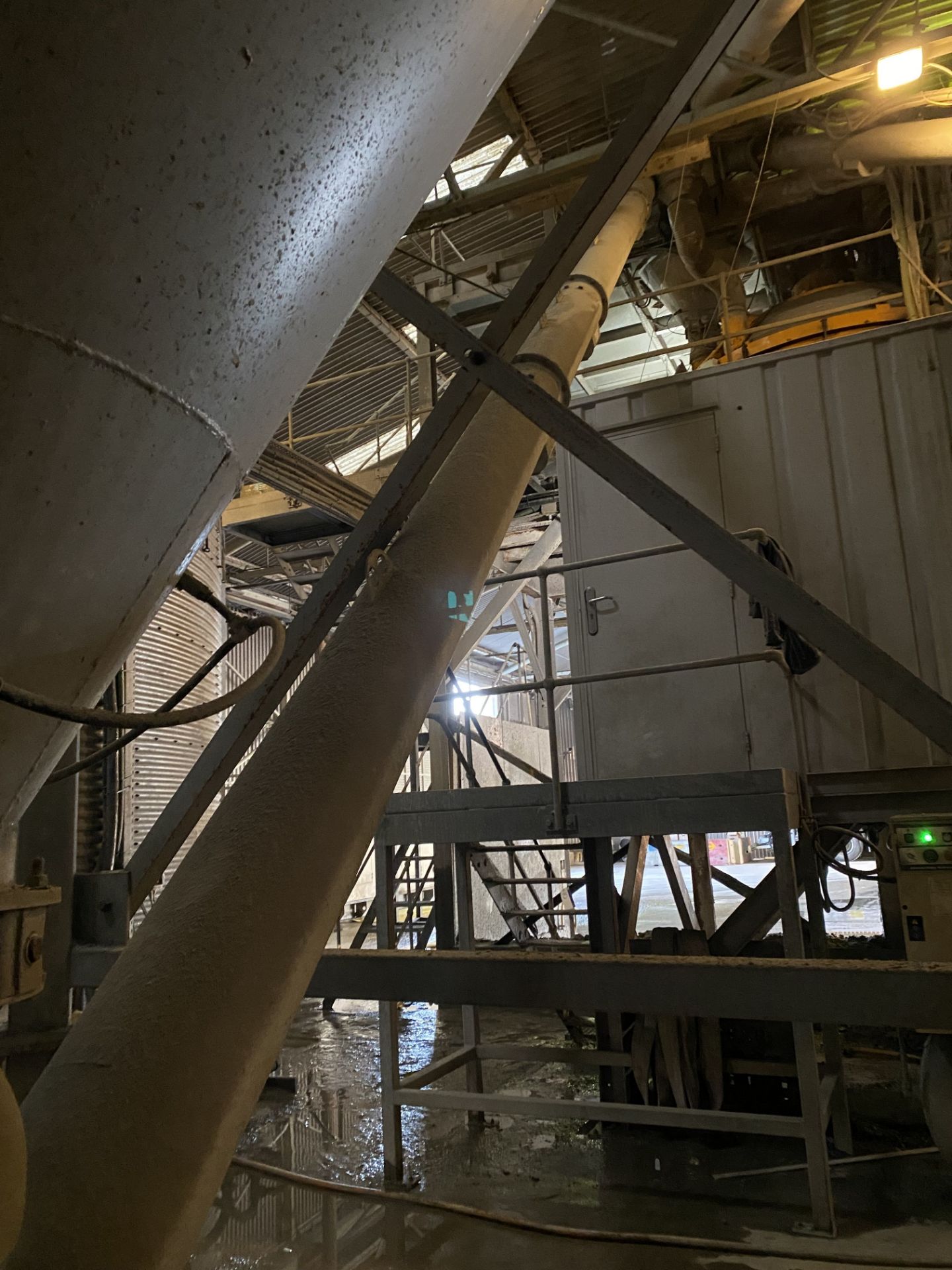 Approx. 300mm dia. INCLINED AUGER CONVEYOR, approx - Image 2 of 4