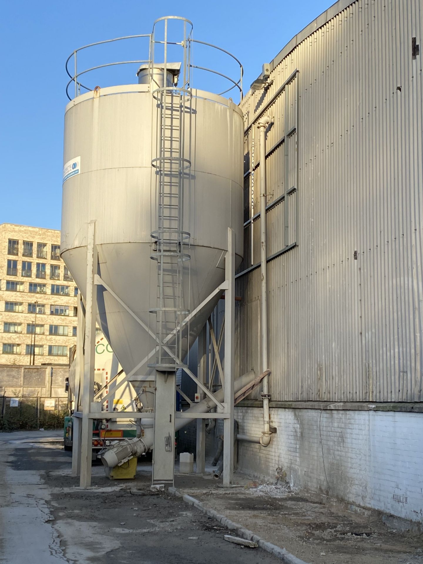 BULK STORAGE SILO, approx. 4m dia. x 6m high (top - Image 4 of 4