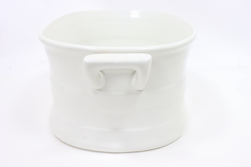 Carbone Porcelain Dual Handled Pot - Image 4 of 6