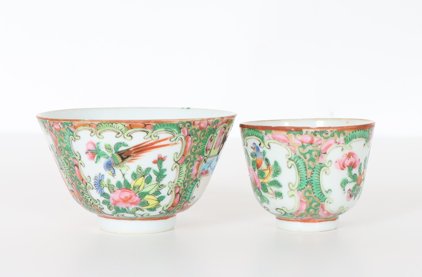 Pair of Antique Chinese Rose Medallion Cups - Image 4 of 4