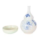 Chinese Crackleware Bowl & Porcelain Gourd Vase