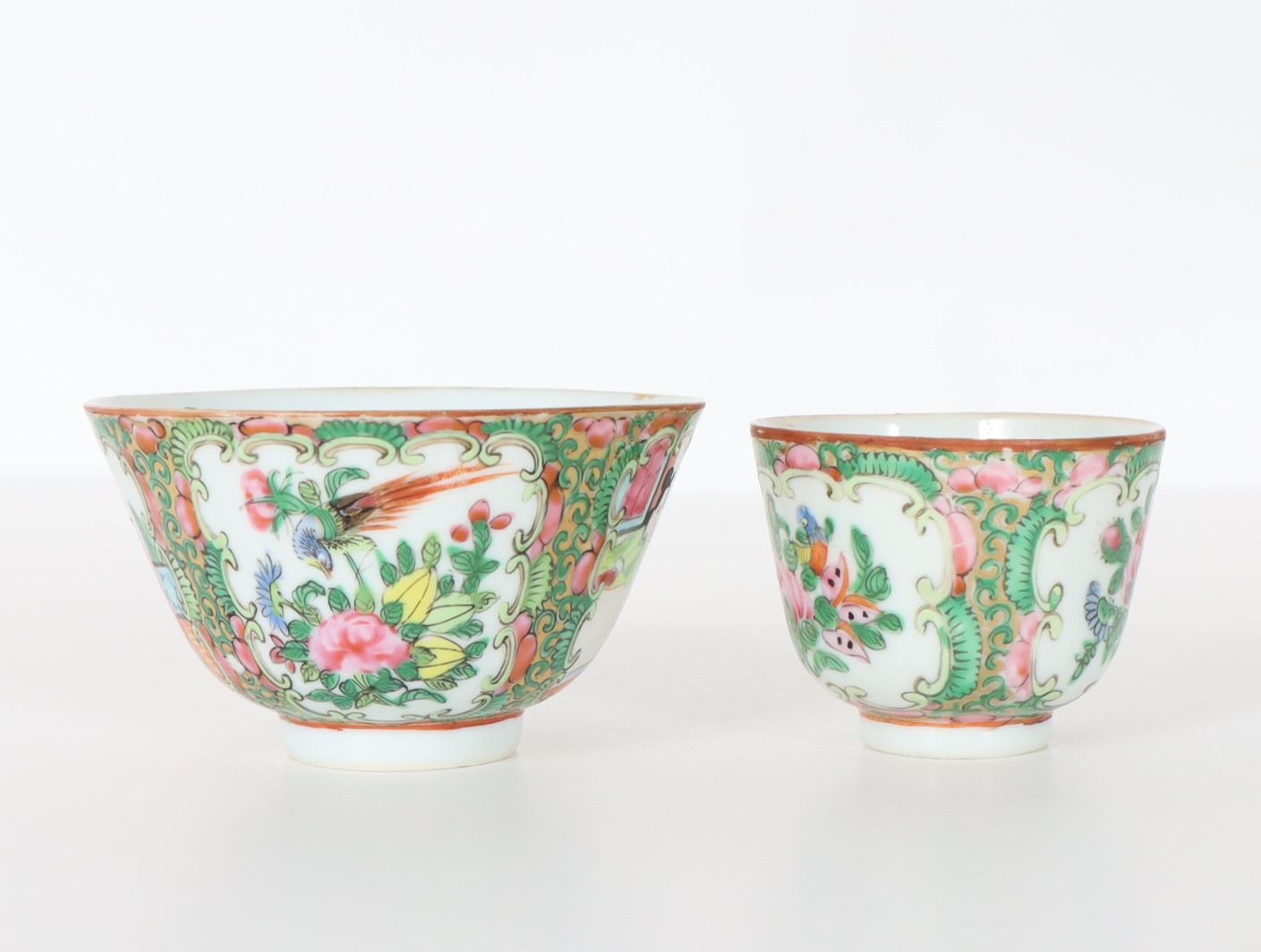Pair of Antique Chinese Rose Medallion Cups - Image 3 of 4