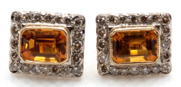 Ohrstecker, GG 750, Citrine 1,85 ct., Brillanten 0,55 ct., 4,3 g. Maße ca. 11,5 x 9,5 cm