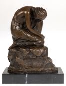 Bronze-Figur im Jugendstil "Junge Frau auf Felsen hockend", Nachguß, braun patiniert, Gießerplakett