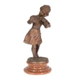 Figur "Mädchen mit Geige", Bronze, auf runder, brauner Marmorplinthe, sign. Fabel, H. 28 cm