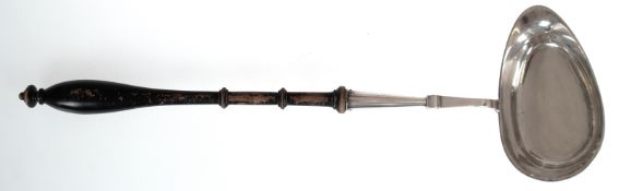 Kelle, 830er Silber,  Schweden 1860, ebonisierter Holzgriff mit Gebrauchspuren, L. 41 cm