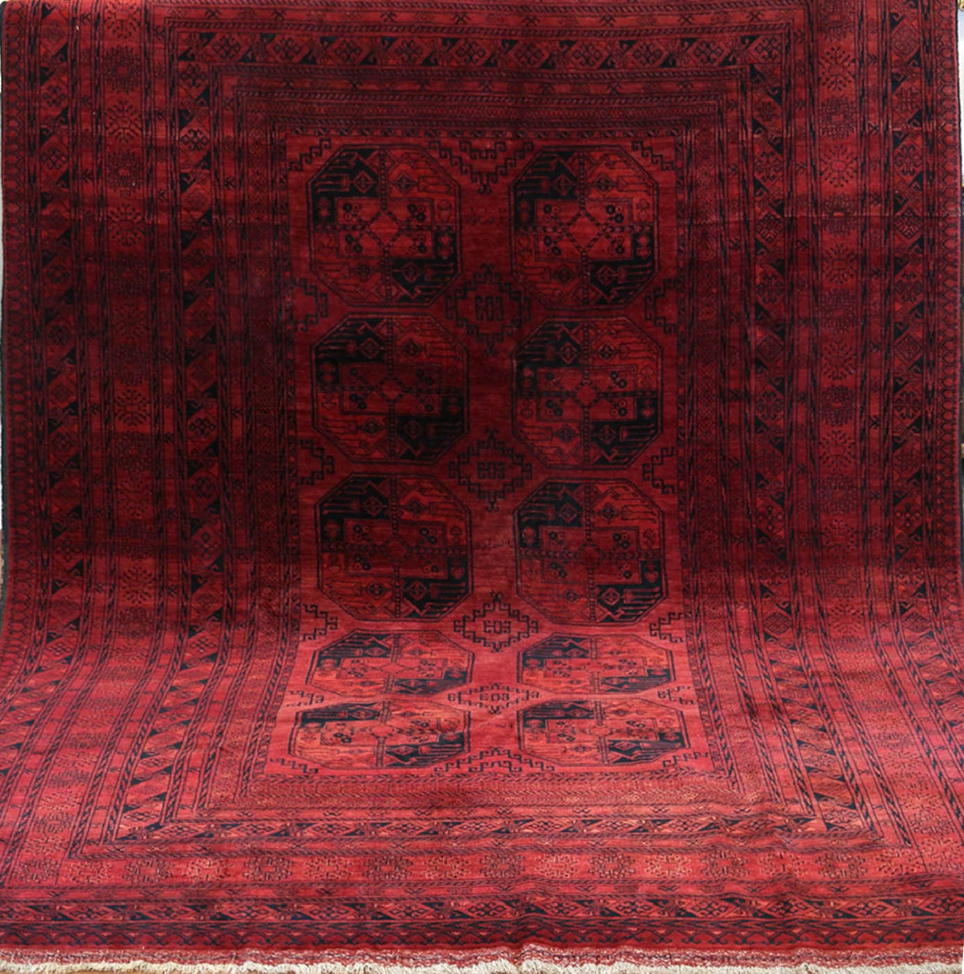 Alter Ersari, rotgrundig mit schwarzem Muster, Kanten beschädigt, 320x220 cm