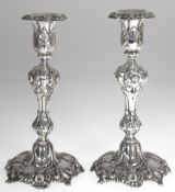 Paar Kerzenleuchter, versilbert,  z.T. beschwert, reich floral reliefiert, H. 24,5 cm