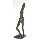 Helbing, Thomas (geb. 1959 Lübeck) "Je suis beau", Bronze, 24/75, monogr. Th u. dat. '95, H. 15 cm