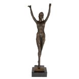 Bronze-Figur im Art Deco-Stil "Tänzerin mit erhobenen Armen", Nachguß, braun patiniert, bezeichnet